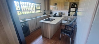 Bulawayo Bliss - Cozy 3 Bedroom House