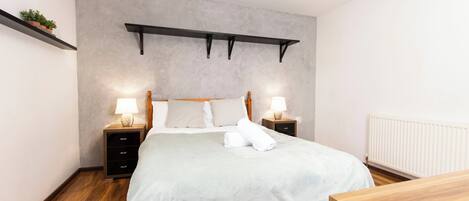 2 bedrooms, iron/ironing board, WiFi, bed sheets