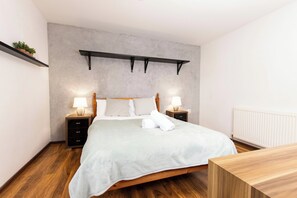 2 bedrooms, iron/ironing board, WiFi, bed sheets - 5 Guests - 2-Bed House - Bbq - Free Parking (Norwich)