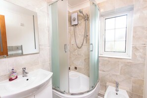 Shower, hair dryer, towels - 5 Guests - 2-Bed House - Bbq - Free Parking (Norwich)