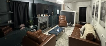 Fireside Retreat, Place To Stay in Warren Ohio, Sleeps 8