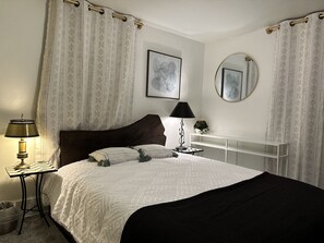 4 bedrooms, iron/ironing board, WiFi, bed sheets