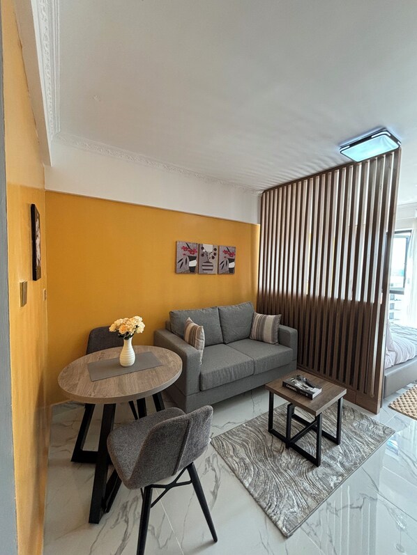 Smart TV - Beautiful studio apartment in the heart of Kilimani (Nairobi)