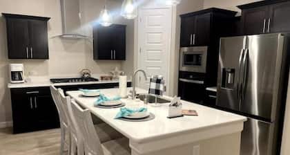 Las Cruces, New 4BR home, Vacation, Games, Pickleball, Family Friendly