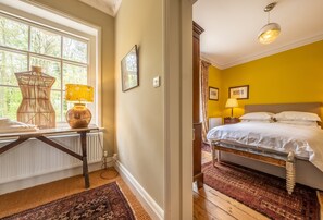 3 bedrooms, iron/ironing board, Internet, bed sheets - The Gate House - beautiful property in Norfolk sleeping 5 guests (Wolterton)