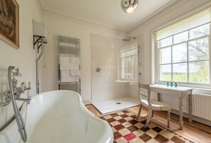 Shower, hair dryer - The Gate House -  beautiful property in Norfolk sleeping 5 guests (Wolterton)
