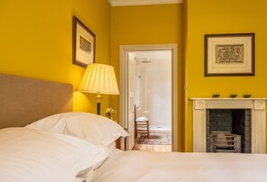 3 bedrooms, iron/ironing board, internet, bed sheets - The Gate House -  beautiful property in Norfolk sleeping 5 guests (Wolterton)