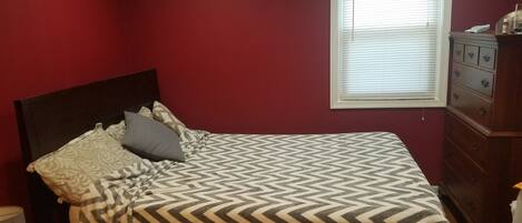 3 quartos, ferros/tábuas de passar roupa, Wi-Fi, roupa de cama