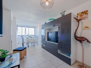 TV - Front de Mer by Interhome (Le Barcarès)