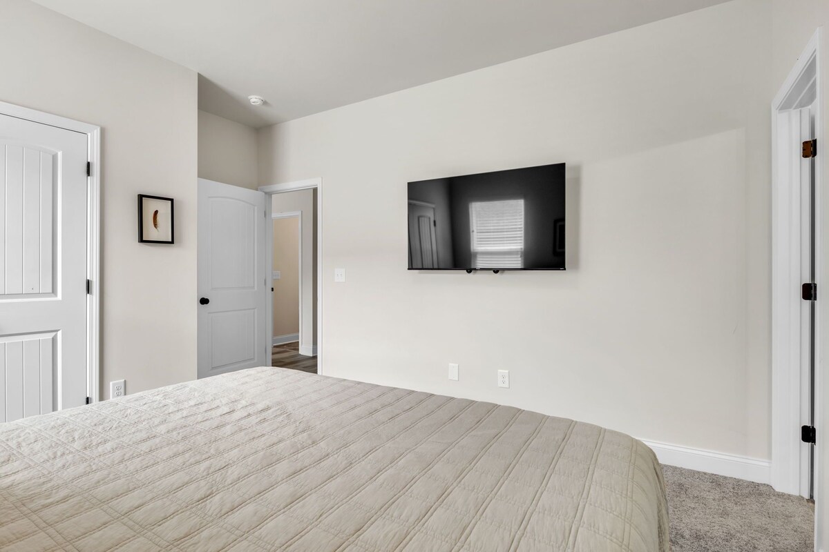 Photo 13 of 2BR Greer Condo: Pet-Friendly, King Beds, Fire Pit