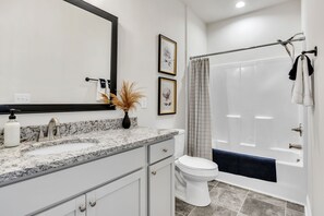 Hair dryer, towels, soap, shampoo - 2BR Greer Condo: Pet-Friendly, King Beds, Fire Pit (Greer)