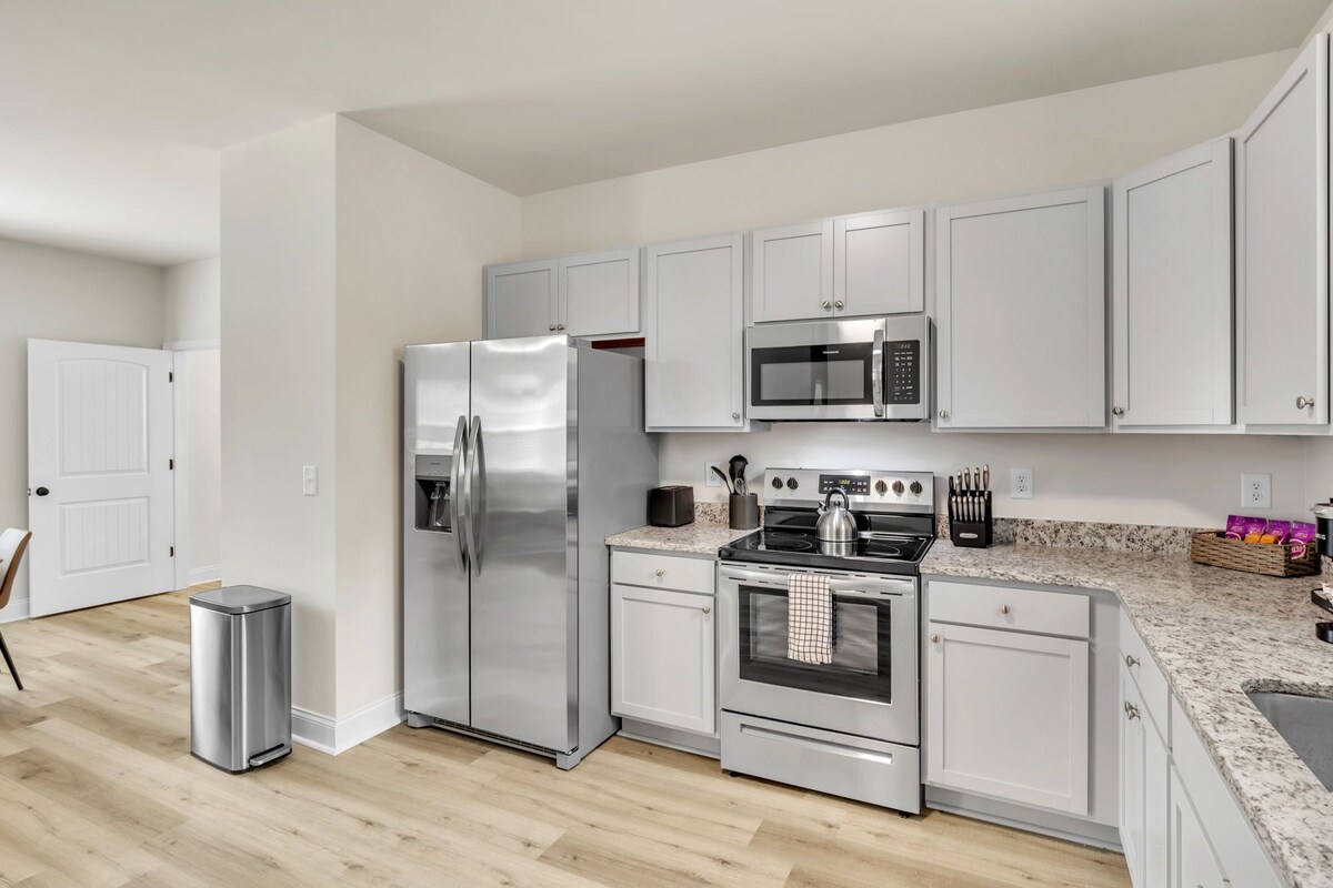 Photo 9 of 2BR Greer Condo: Pet-Friendly, King Beds, Fire Pit