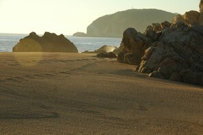 Beach nearby - Wonderfull front beach Villa to enjoy quiet, nature and relax (Villa del Mar)