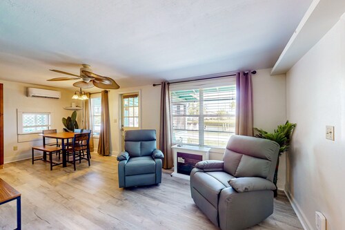 Waterfront retreat with bay views, dog-friendly, & snowbird-ready