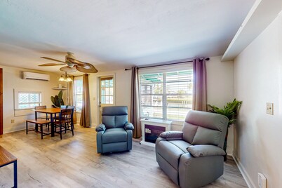 Waterfront retreat with bay views, dog-friendly, & snowbird-ready