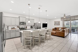 Fridge, microwave, oven, stovetop - Well-stocked home with game room, enclosed pool, patio, & child-friendly items (Kissimmee)