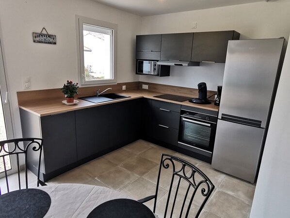 Fridge, microwave, oven, dishwasher