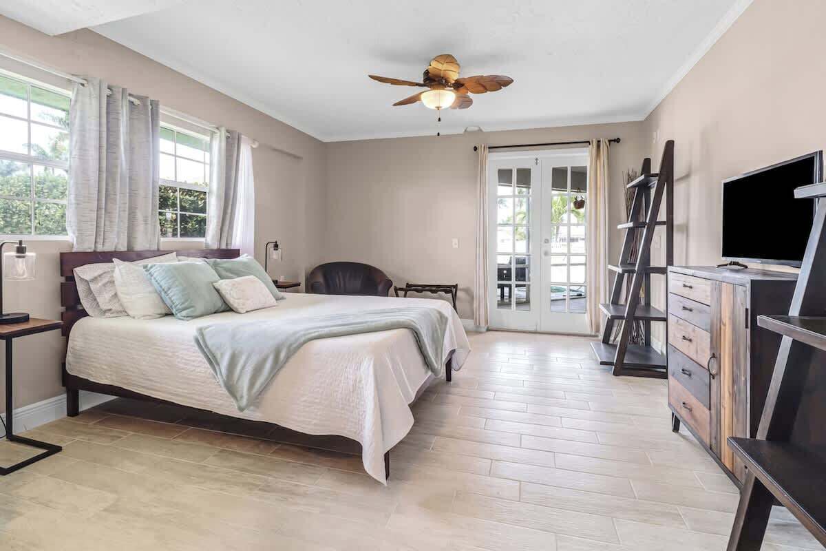 5 chambres, fer et planche à repasser, Wi-Fi, draps fournis