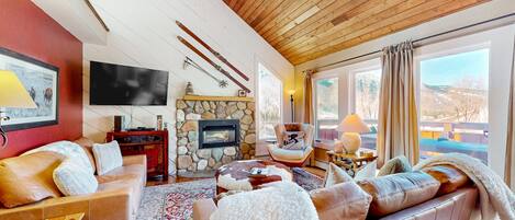 TV, caminetto, lettore DVD