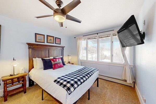 3 多间卧室、熨斗/熨衣板、上网接入、床单