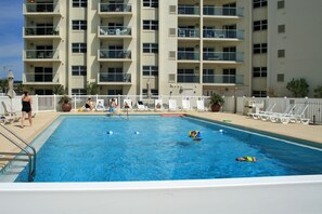 Pool - Beachfront, 7th-floor condo with gorgeous Gulf view & pool (Pensacola Beach)