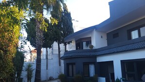 A modern two-story house with a curved roof, a small garden, and a white exterior. - Villa Adam Tangier (Tangier)