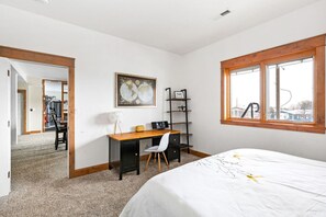 4 bedrooms, desk, iron/ironing board, free WiFi