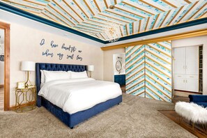 4 室のベッドルーム、デスク、アイロン / アイロン台、WiFi (無料)