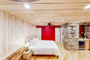 3 camere, una scrivania, accesso a Internet, lenzuola