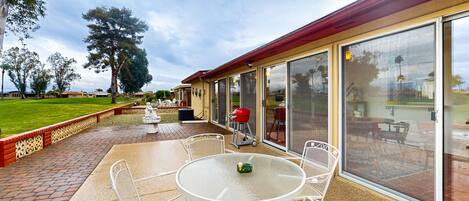 屋外ダイニングエリア