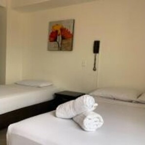 Room - Hotel Villa Real (Medellín)