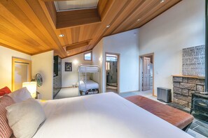 5 Schlafzimmer, Schreibtisch, Bügeleisen/Bügelbrett, WLAN