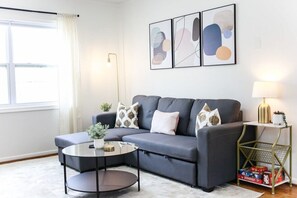 TV - Sojourn Stay | Beachy 2BR Escape (Norfolk)