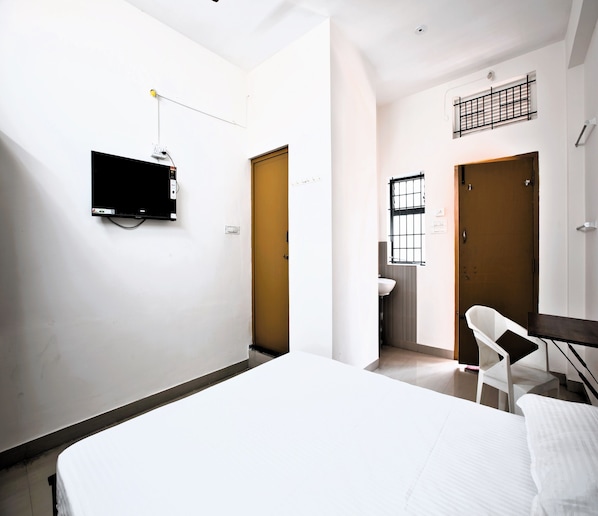 Standard Room | Television