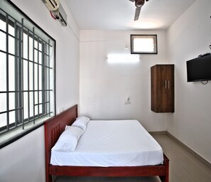 Habitación Deluxe doble | Sábanas de algodón egipcio, ropa de cama de alta calidad, escritorio