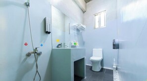 Classic Triple Room | Bathroom