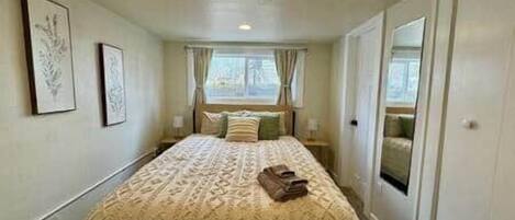 2 chambres, fer et planche à repasser, Wi-Fi, draps fournis