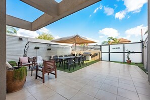 Outdoor dining - Hadas Villa Spa Yavne'el by Sea N' Rent (Yavne'el)