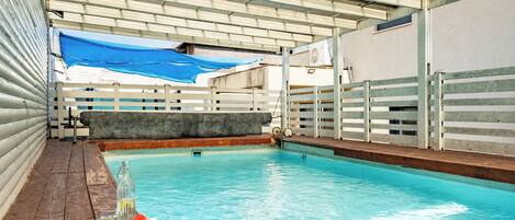 15 outdoor pools