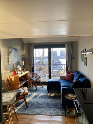 Apartment | 1 bedroom - Brighton Water Cabin With Free Parking (Brighton)