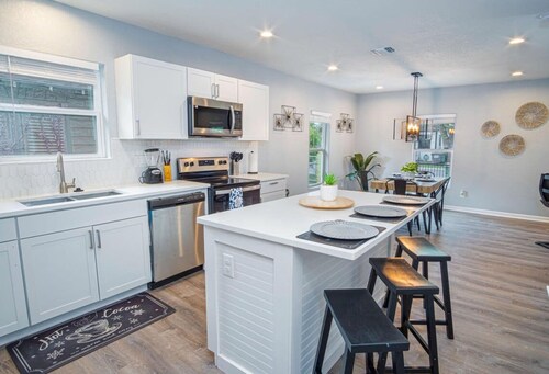 Charming 3BR 1BA Close to Vibrant Downtown
