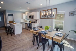 House | 3 bedrooms - Charming 3BR 1BA Close to Vibrant Downtown (San Antonio)