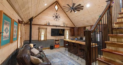 Large Deck - Firepit - Screened Porch - Hiking - 2 mi to Cloudland Canyon - 6 mi to McLemore Golf