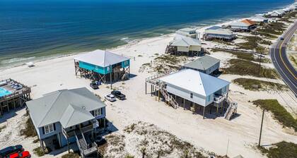 Gulf-Front Oasis: Rooftop Heated Pool, Elevator & Dog-Friendly!