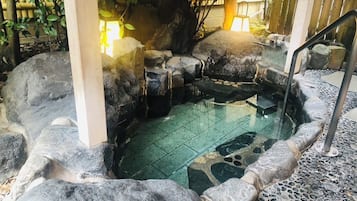 Deluxe Room, Non Smoking, Garden View | Bathroom | Combined shower/tub, spring water tub, designer toiletries, hair dryer