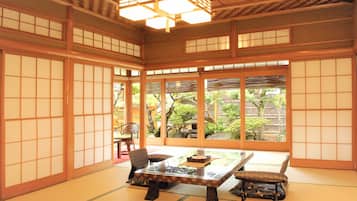 Quarto executivo, para não fumantes, vista para o jardim | Wi-Fi de cortesia, roupa de cama