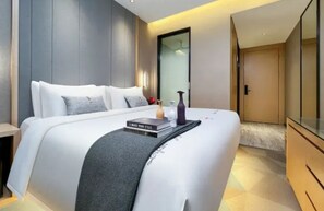 Deluxe Room | Minibar, desk, laptop workspace, soundproofing