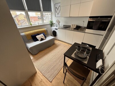 Sleeps 2 Studio -central Croydon London -wifi & Tv