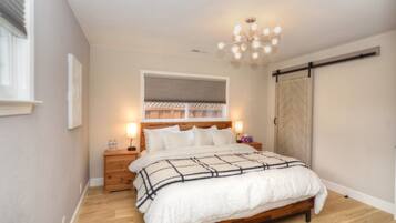 4 bedrooms, desk, travel crib, free WiFi