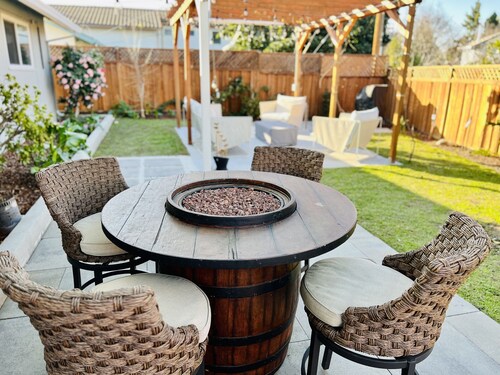 3M's Luxury Home with fast wifi and private garden near Santana Row